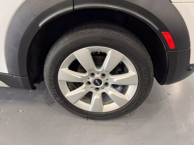 Vehicle image 11 of 36