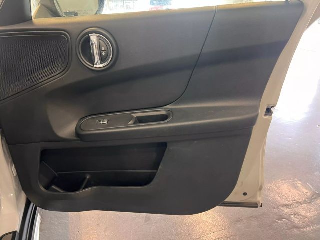 Vehicle image 31 of 36