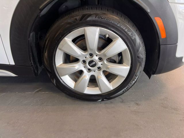 Vehicle image 9 of 36