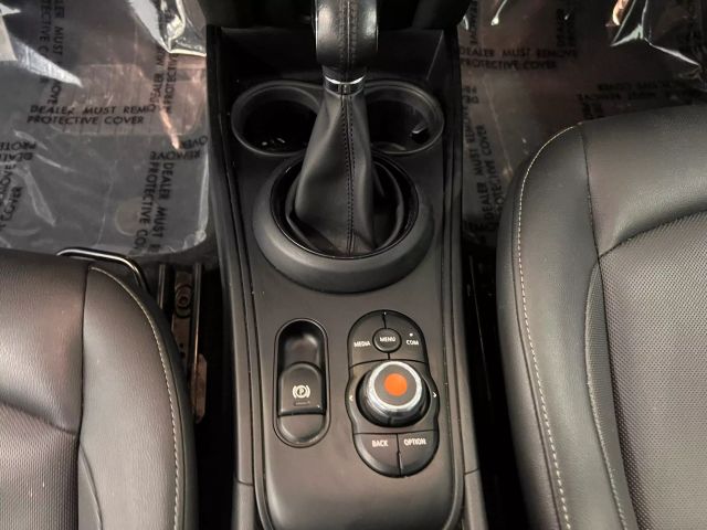 Vehicle image 21 of 36