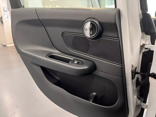 Vehicle image 24 of 36