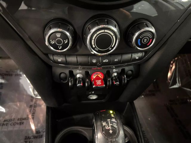 Vehicle image 22 of 36