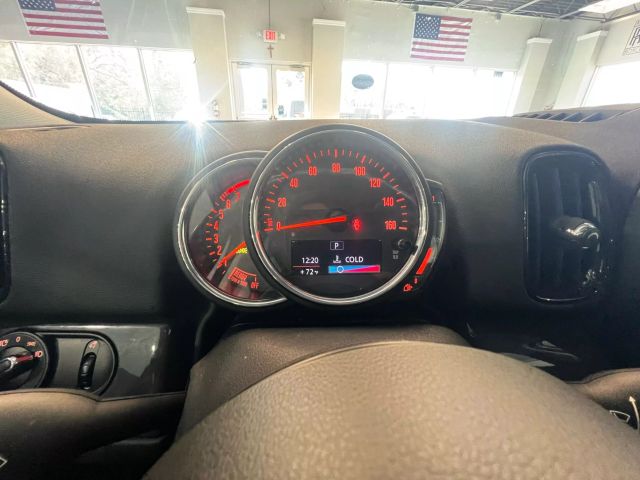 Vehicle image 33 of 36