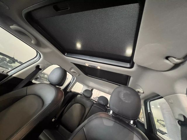 Vehicle image 32 of 36