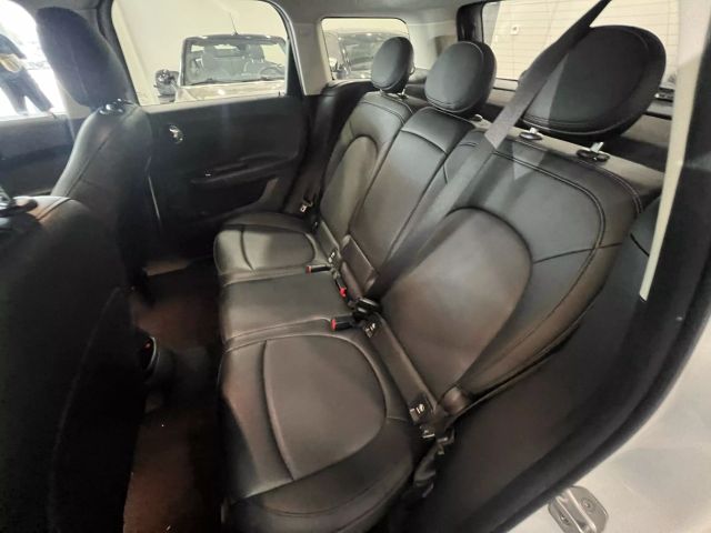 Vehicle image 16 of 36