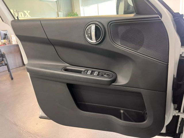 Vehicle image 23 of 36