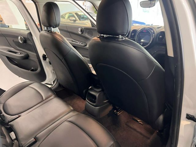 Vehicle image 27 of 36