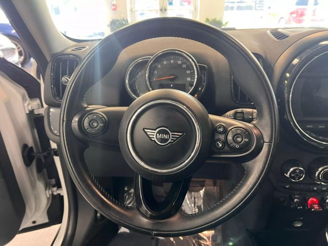 Vehicle image 18 of 36
