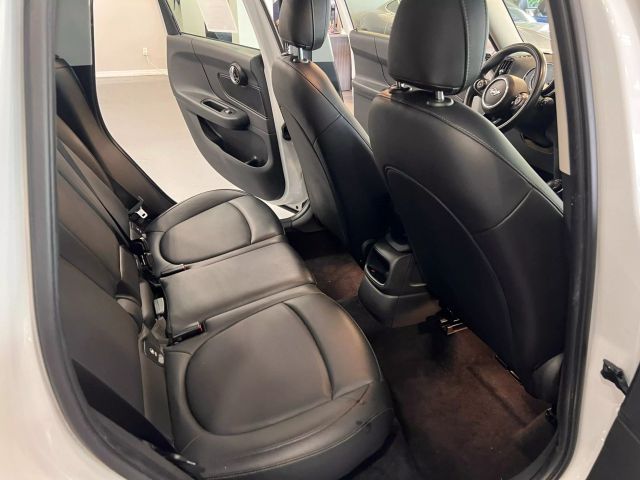 Vehicle image 26 of 36