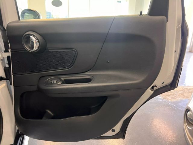 Vehicle image 28 of 36