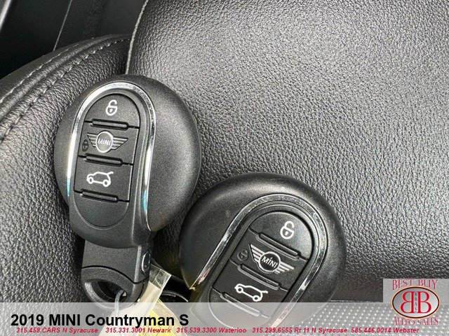 Vehicle image 15 of 18