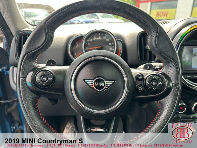 Vehicle image 11 of 18