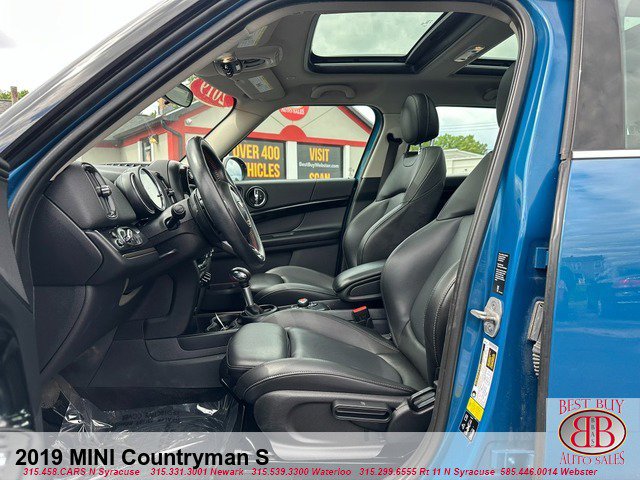 Vehicle image 16 of 18