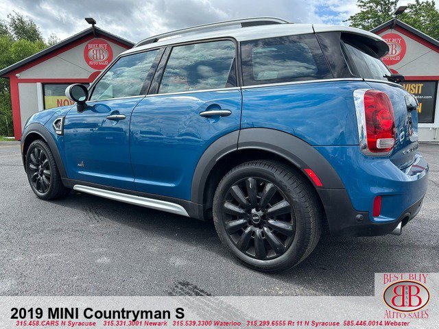 Vehicle image 8 of 18