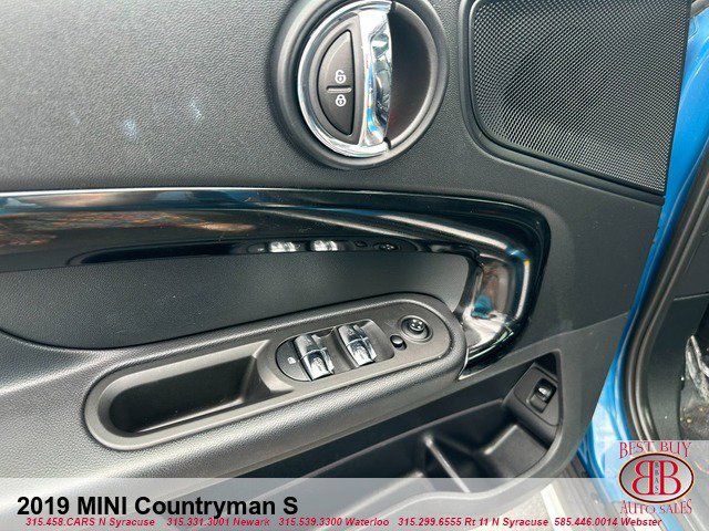 Vehicle image 14 of 18