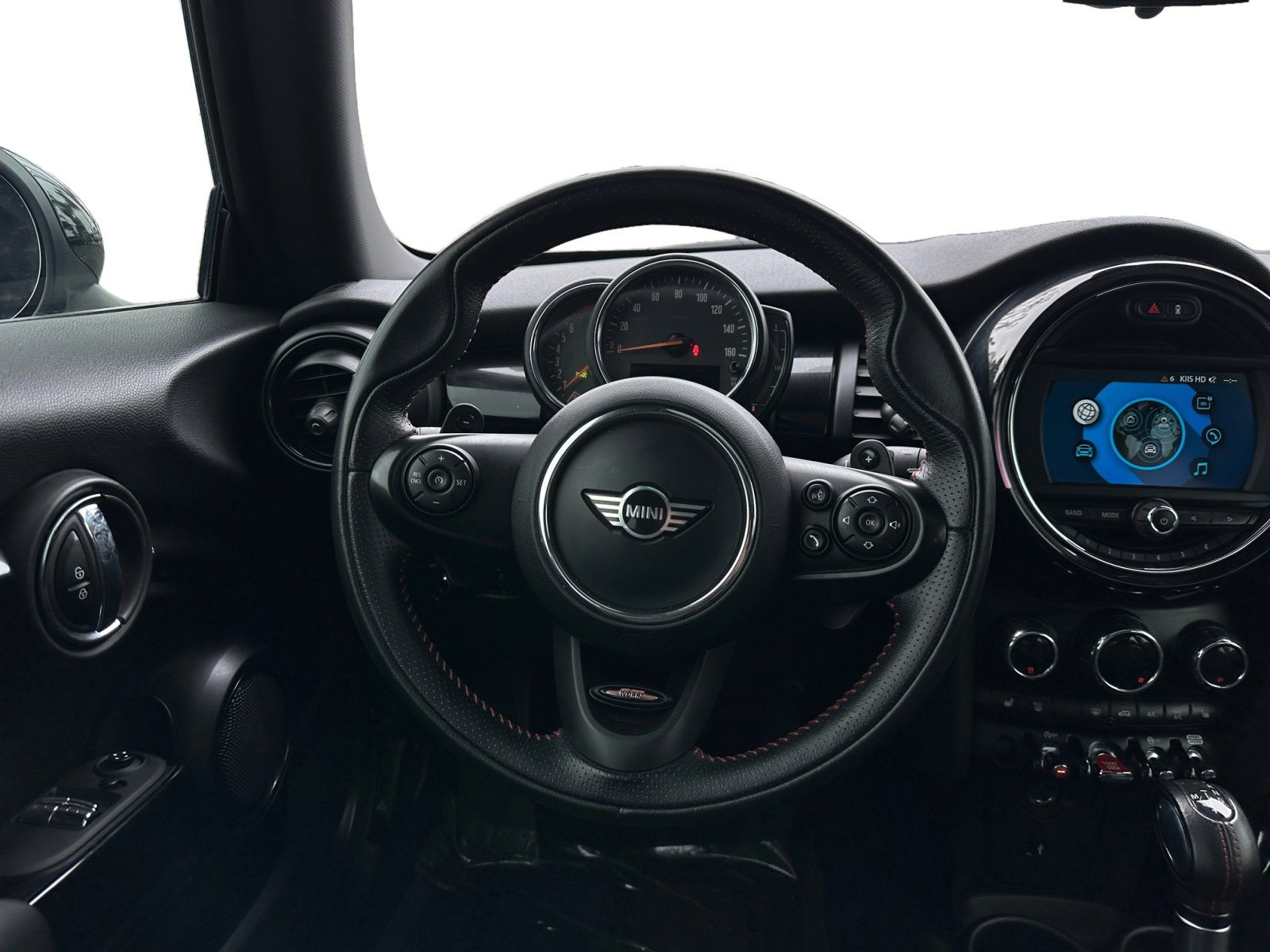 Vehicle image 18 of 24