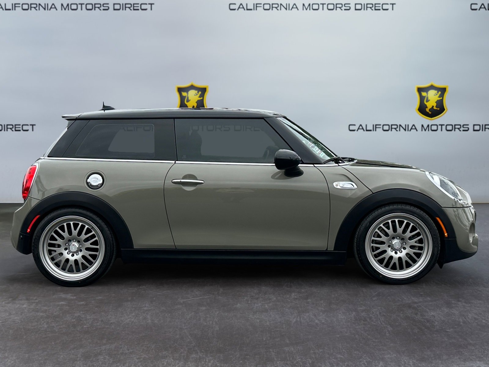 Vehicle image 4 of 24