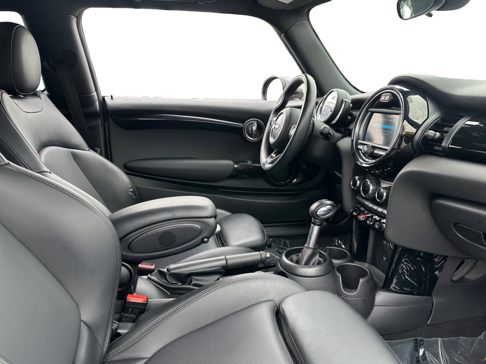Vehicle image 21 of 24