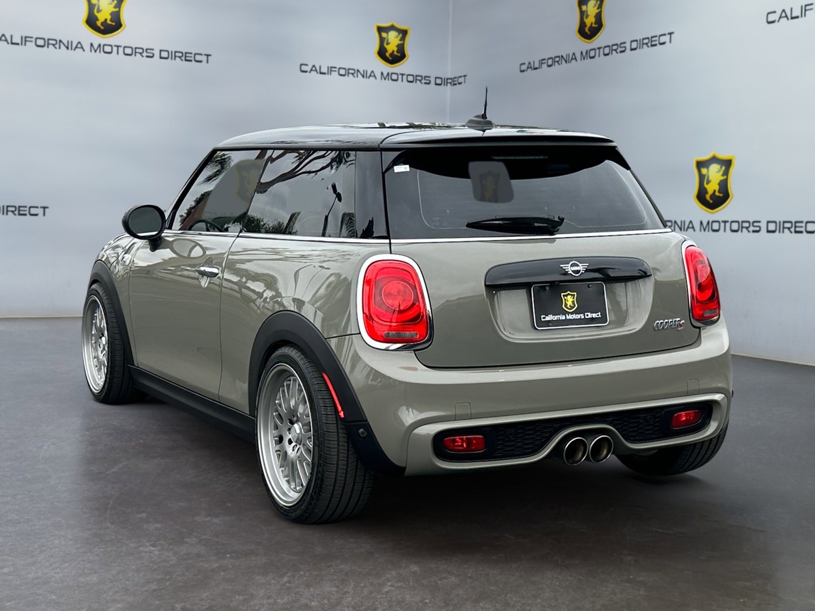 Vehicle image 7 of 24