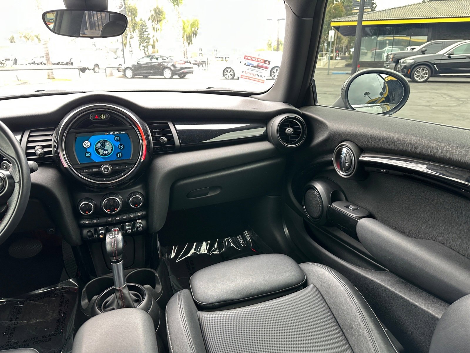 Vehicle image 17 of 24