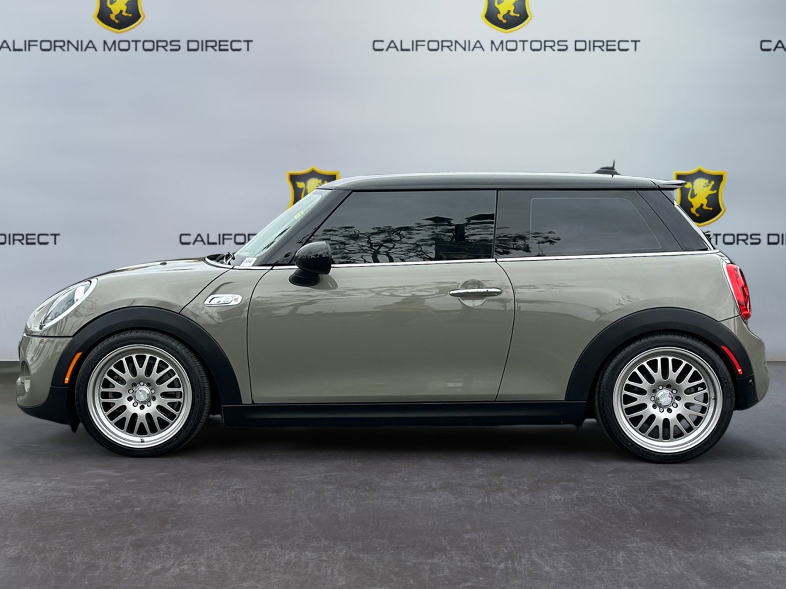 Vehicle image 8 of 24