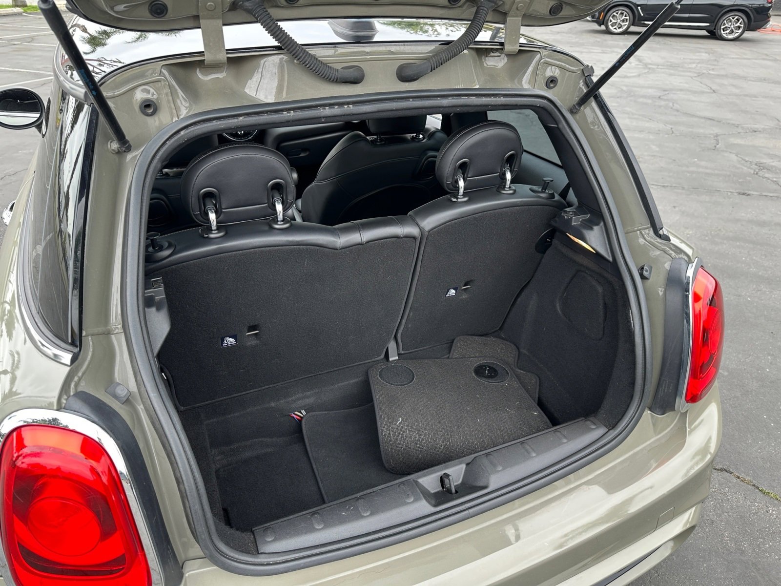 Vehicle image 11 of 24