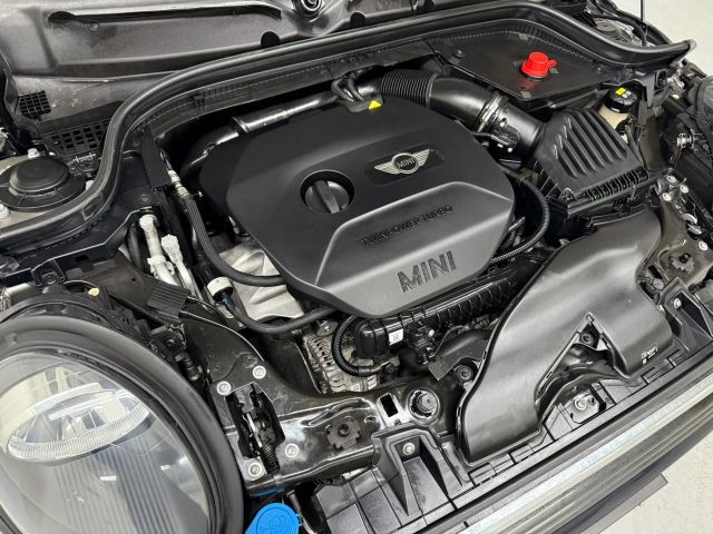 2019 MINI Cooper Hardtop Base Image 3 of 32