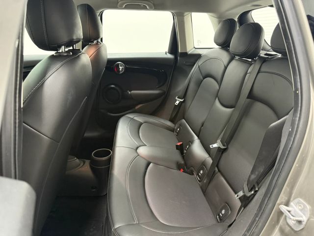 2019 MINI Cooper Hardtop Base Image 9 of 32