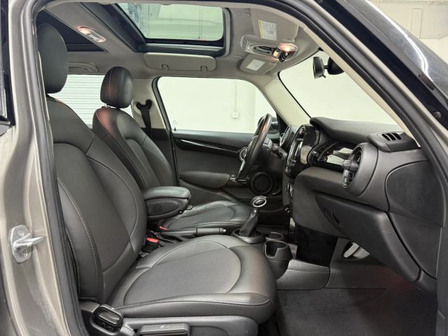 2019 MINI Cooper Hardtop Base Image 10 of 32