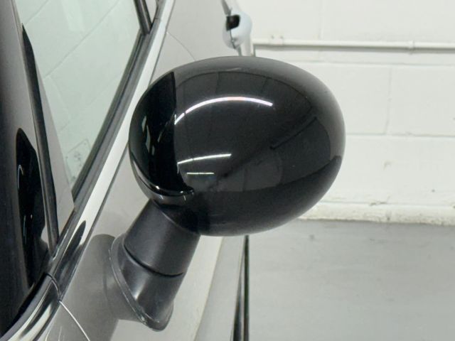 2019 MINI Cooper Hardtop Base Image 28 of 32