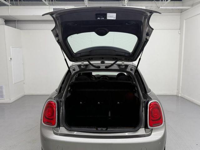 2019 MINI Cooper Hardtop Base Image 7 of 32
