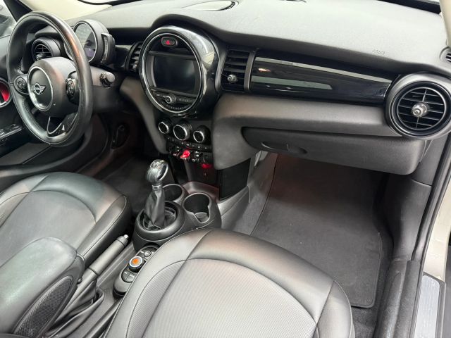 2019 MINI Cooper Hardtop Base Image 13 of 32