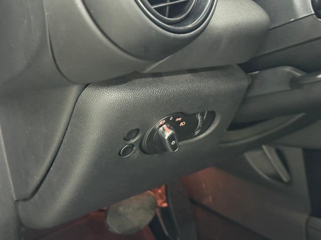 2019 MINI Cooper Hardtop Base Image 21 of 32