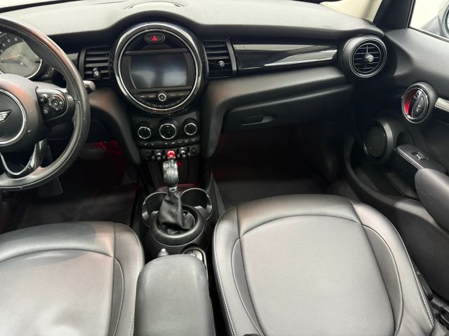 2019 MINI Cooper Hardtop Base Image 14 of 32