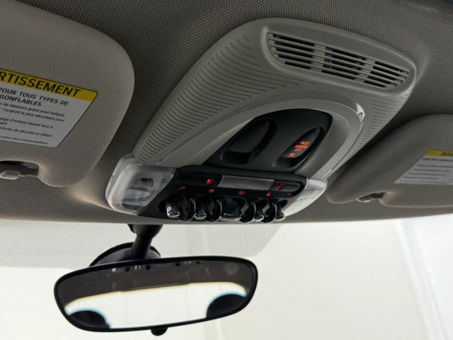 2019 MINI Cooper Hardtop Base Image 29 of 32