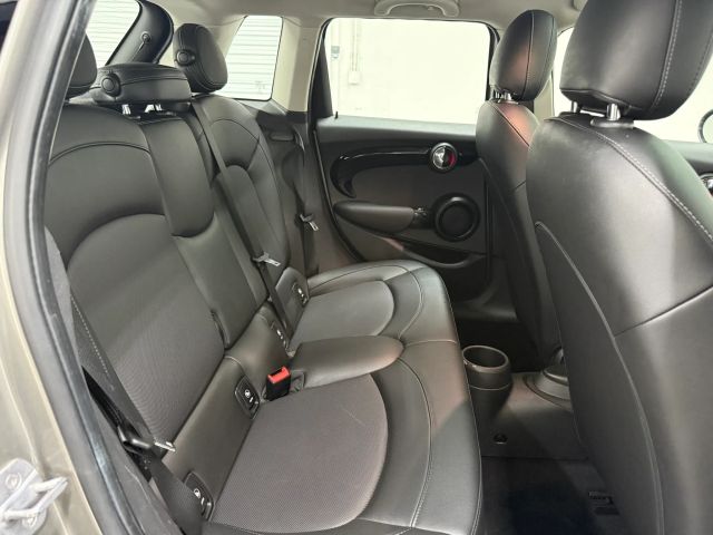 2019 MINI Cooper Hardtop Base Image 8 of 32