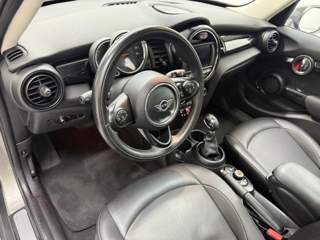 2019 MINI Cooper Hardtop Base Image 12 of 32