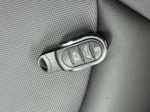 2019 MINI Cooper Hardtop Base Image 20 of 32