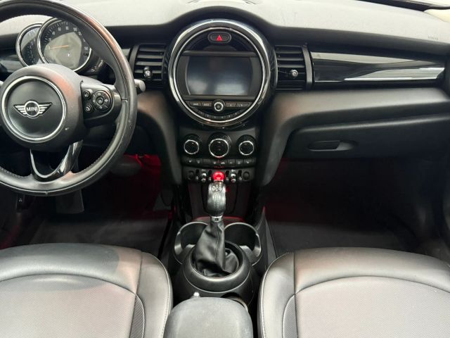 2019 MINI Cooper Hardtop Base Image 27 of 32