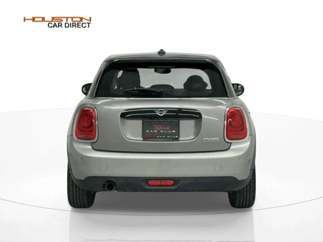 2019 MINI Cooper Hardtop Base Image 2 of 32