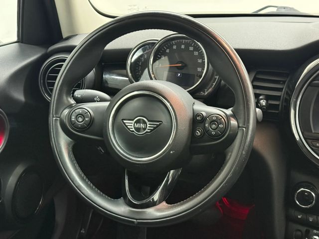 2019 MINI Cooper Hardtop Base Image 30 of 32