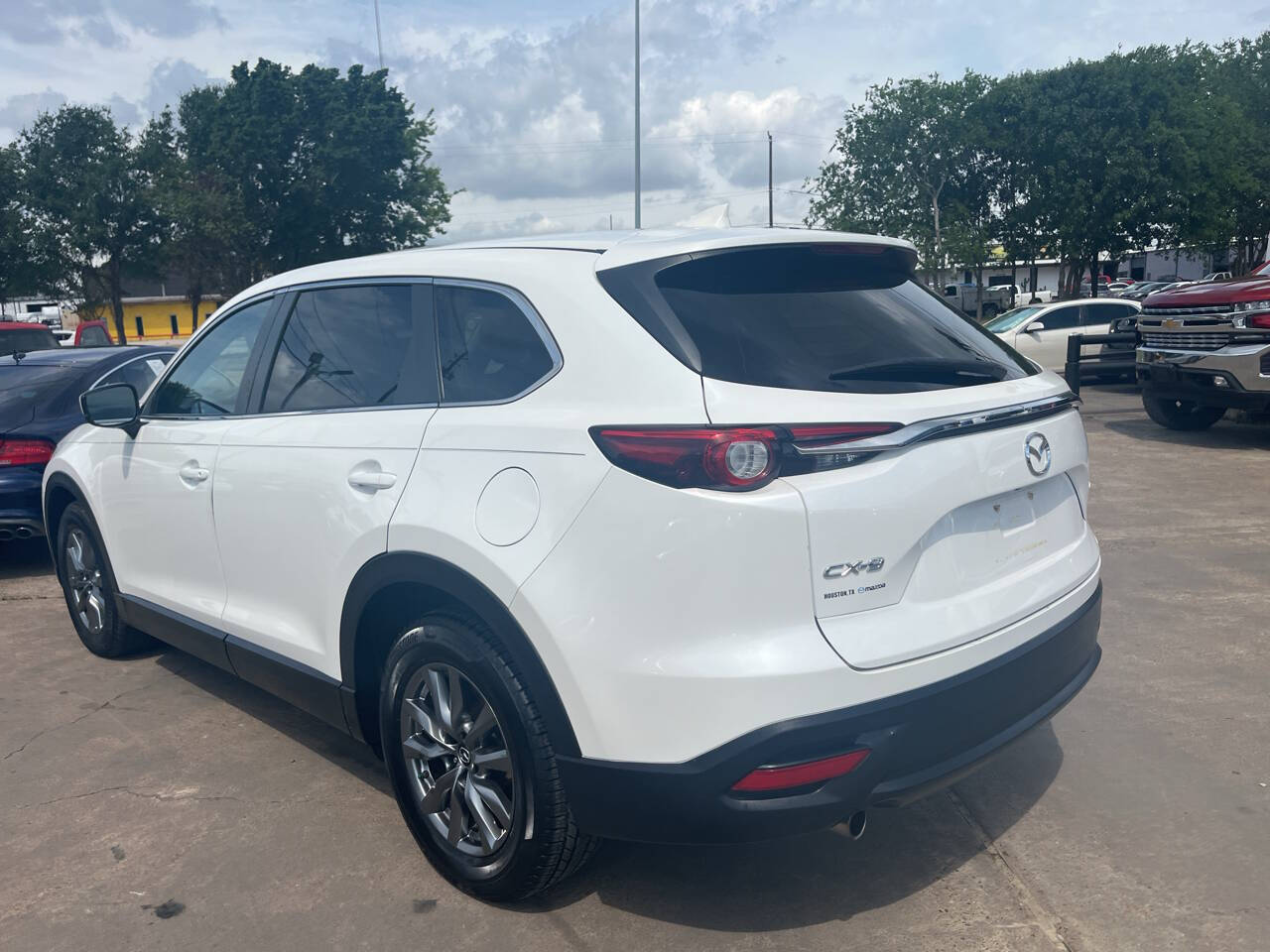 Vehicle image 4 of 18