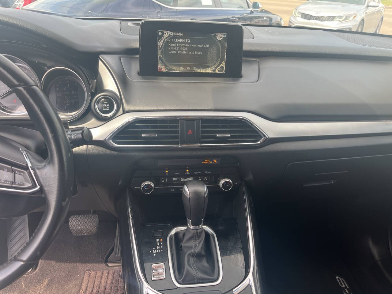 Vehicle image 9 of 18