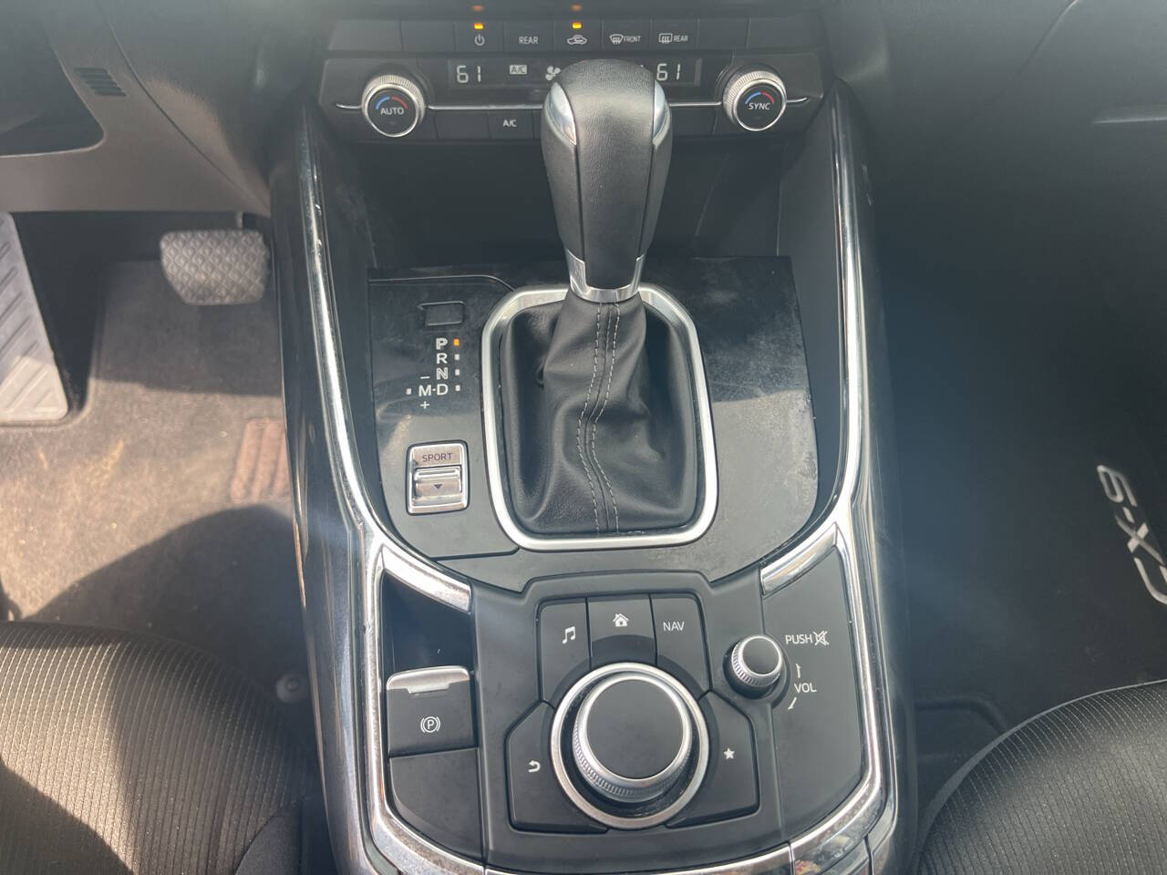 Vehicle image 10 of 18