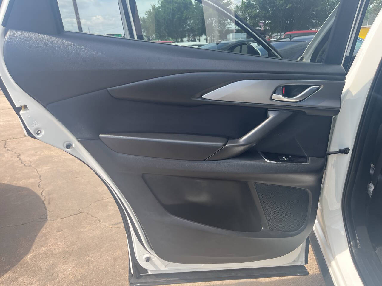 Vehicle image 11 of 18