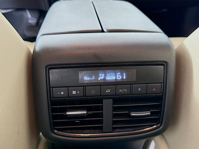 Vehicle image 29 of 34