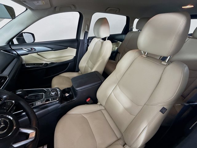 Vehicle image 25 of 34