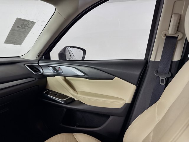 Vehicle image 27 of 34