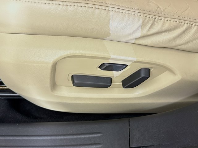 Vehicle image 22 of 34