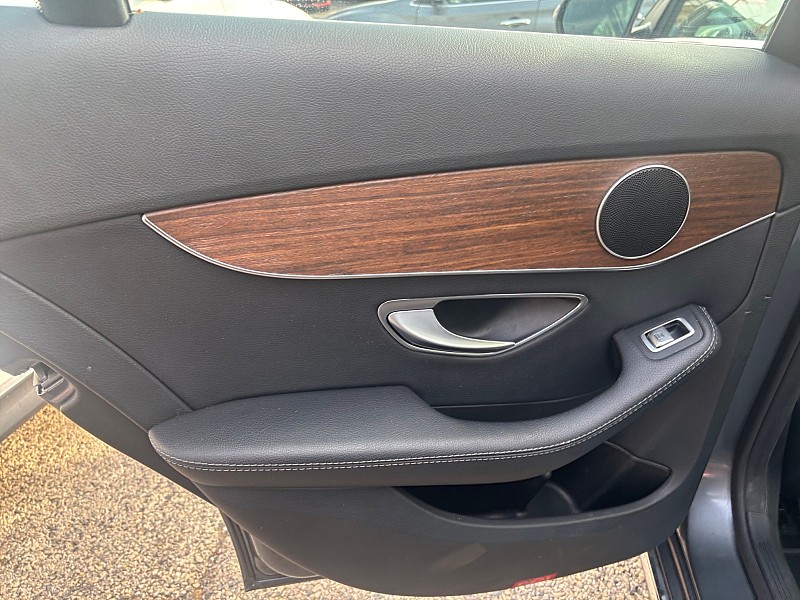Vehicle image 26 of 35